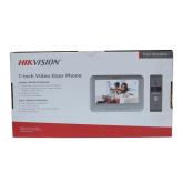 Set videointerfon color Hikvision DS-KIS203T; montaj pe 4 fire; setul este format din post exterior DS-KB2421T-IM si monitor interior DS- KH2220, include 5m de cablu pe 4 fire, Descriere post exterior: rezolutie 1920 × 1080, FOV Horizontal: 66.2°，Vertical